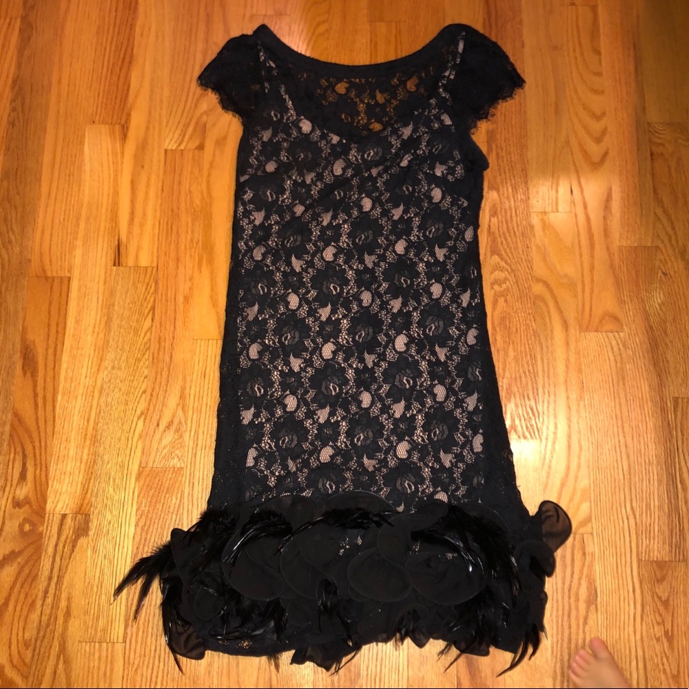Jessica Simpson Lace Dress w/Ruffle & Feather Hem - Picture 3 of 6